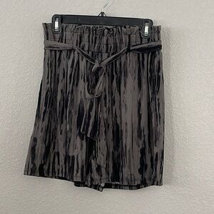 Lularoe Ella paper bag shorts size small 6-8 black and gray never worn